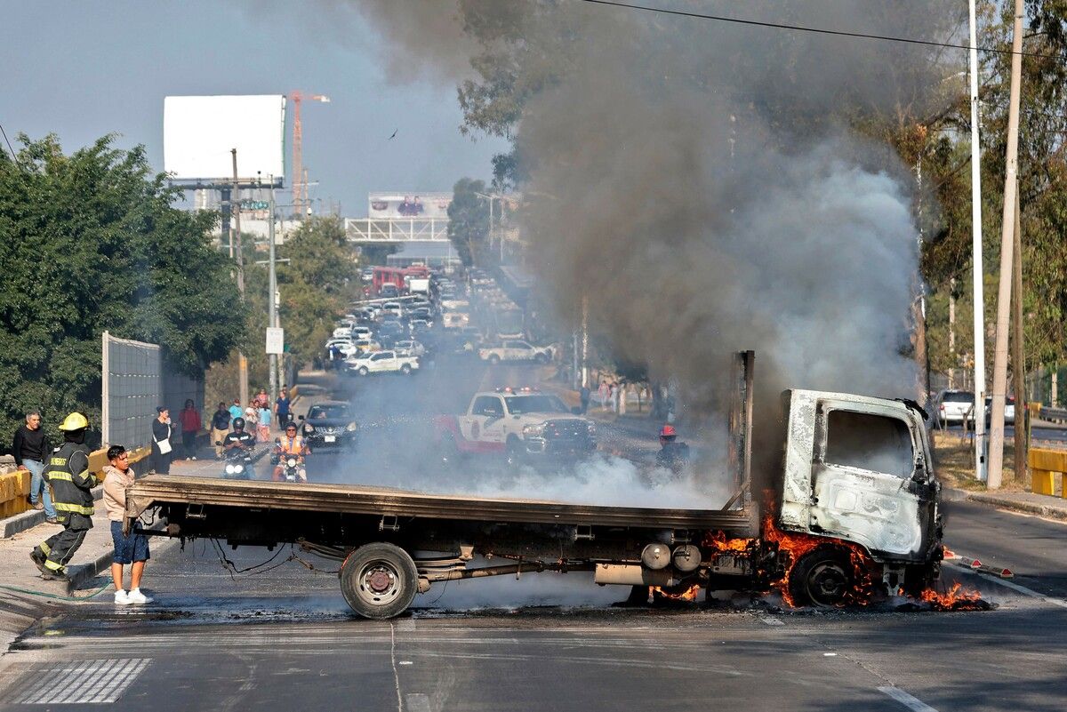 In mehreren Bundesstaaten steckten die Kämpfer Autos in Brand und blockierten zahlreiche Straßen.⇒AFP