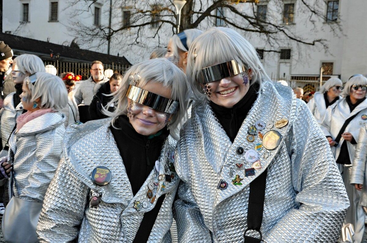 Insgesamt zogen 70 Gruppen durch die sonnige Nibelungenstadt.⇒Laurence Feider