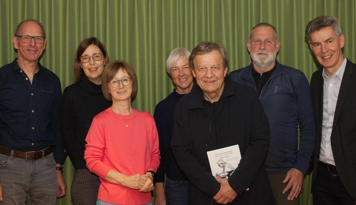 Katholisches Bildungswerk Alberschwende mit „Pfarrer Peter“ (3. v.r.). ⇒Sohm