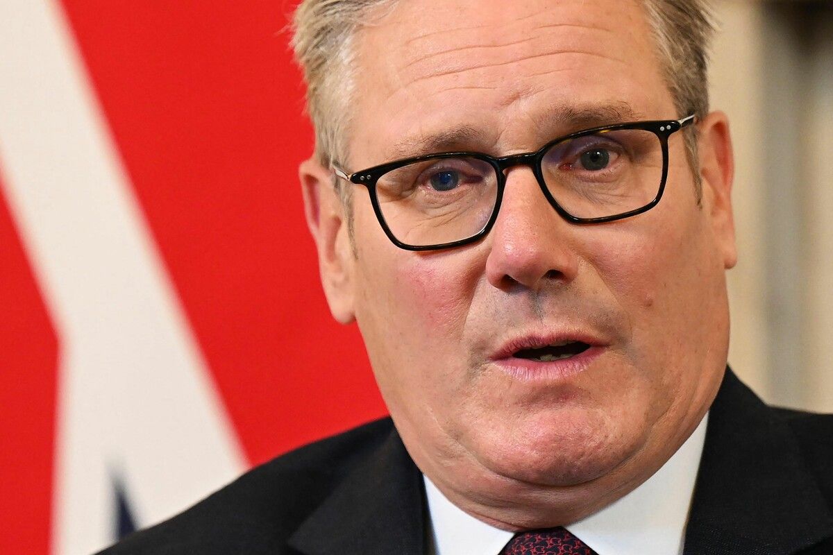 Keir Starmer denke trotz des großen Drucks aktuell nicht an einen Rückzug, sagte sein Sprecher gestern.⇒AFP