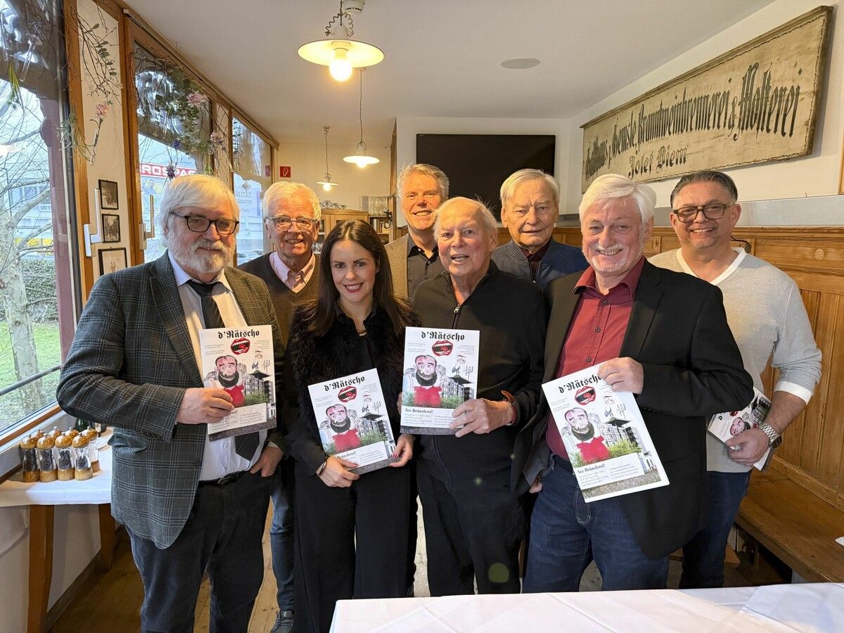 Klaus Grubhofer, Martin Rhomberg, Charlotte Erhart, Werner Matt, Helmut Lecher, Heinz Rüf, Klaus Fessler und Marcus Raos mit ihrem aktuellen Werk.⇒Franc König