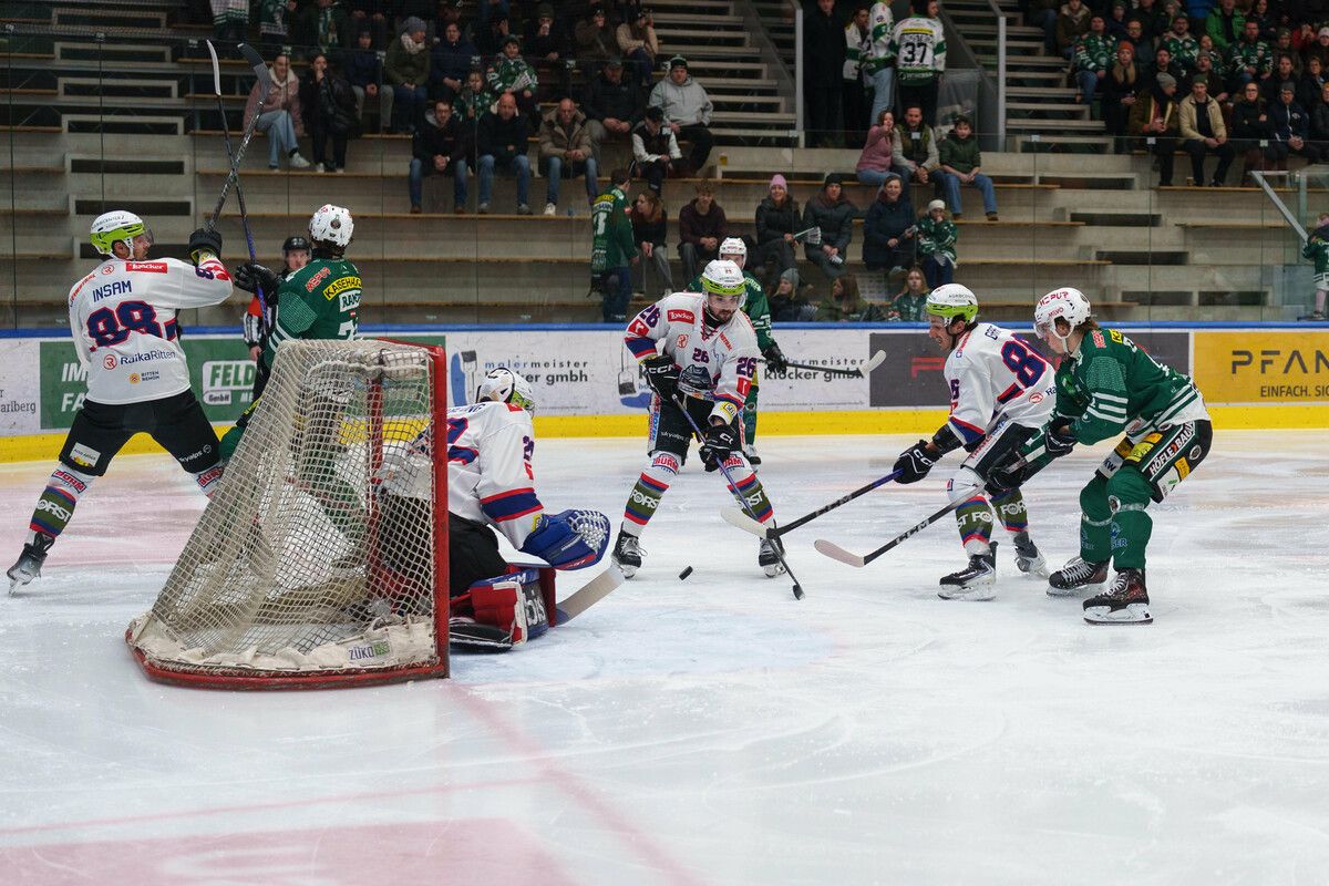 Kurz nach Weihnachten mussten sich die Wälder zu Hause gegen die Rittner Buam mit 1:5 geschlagen geben.⇒VN-Stiplovsek