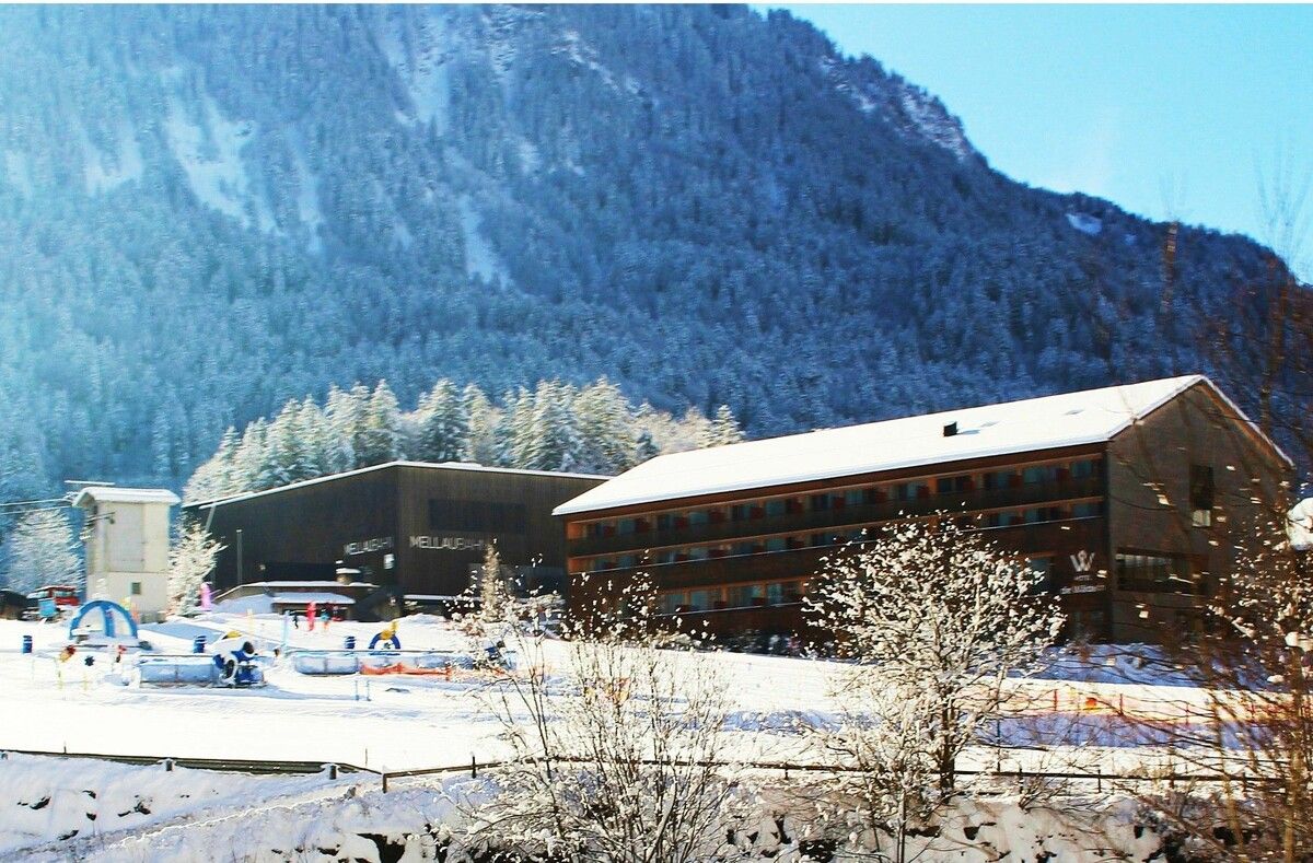 Mellau – im Bild das frisch verschneite Skikinderland bei der Talstation der Mellau Bahn und dem Hotel Die Wälderin.
