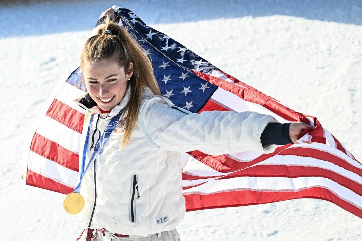 Mikaela Shiffrin jubelt über ihre zweite Goldmedaille nach Sotschi 2014 im Slalom.⇒apa