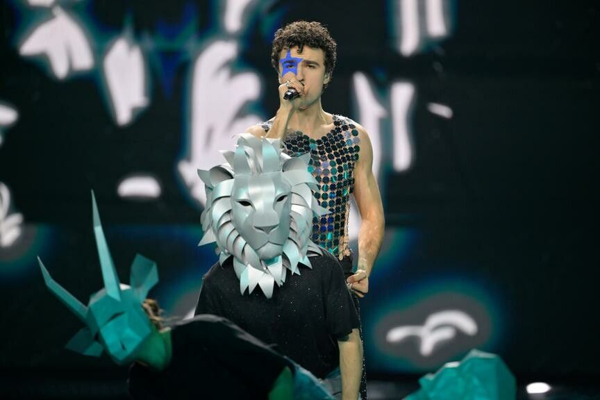 Mit „Tanzschein“, thematisch angesiedelt zwischen Rian und Bilderbuch, setzte sich somit eine von sechs deutschsprachigen Nummern im Tournament durch.⇒ORF