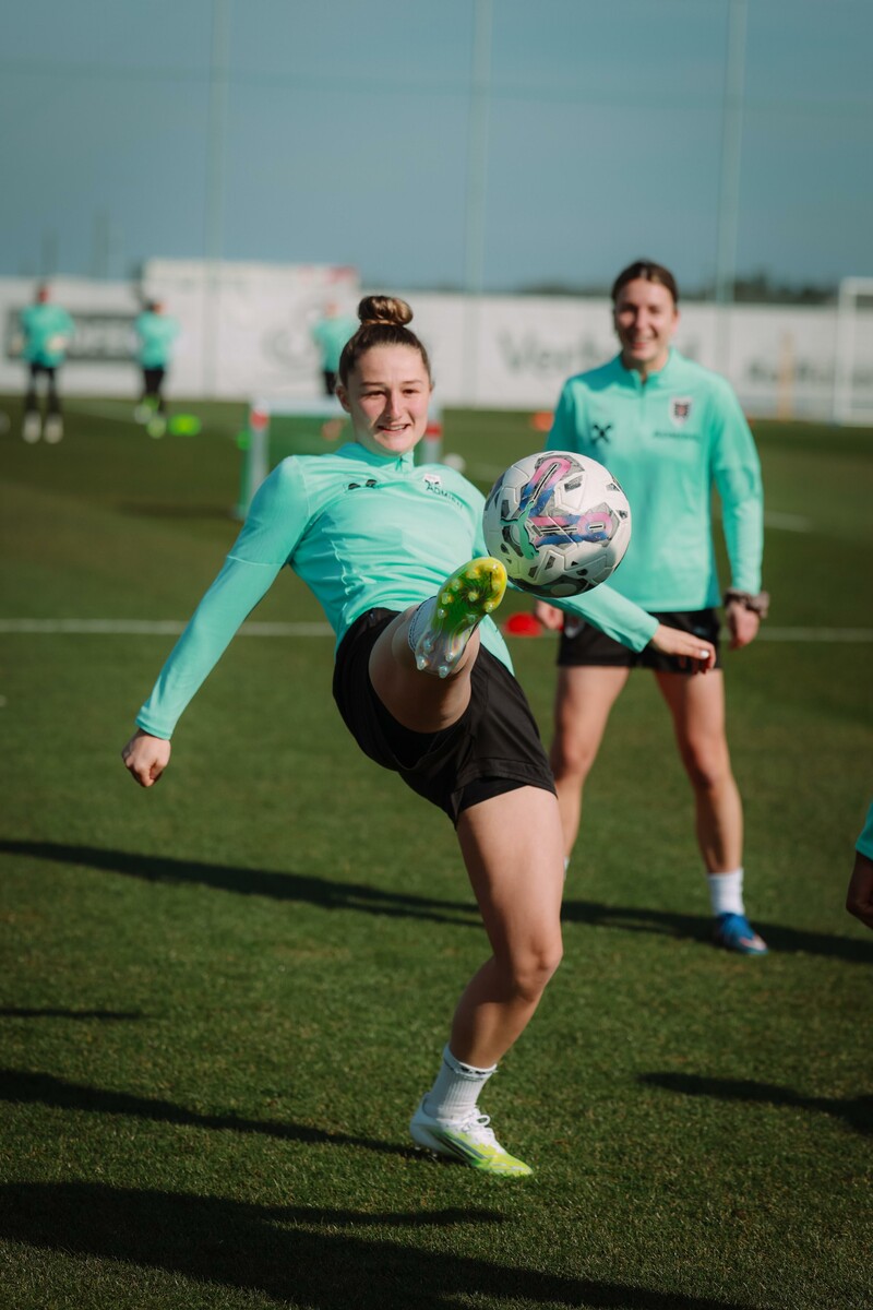 Mit viel Freude gingen Carina Brunold und Co. das erste Teamtraining an.⇒OEFB/j. Walter
