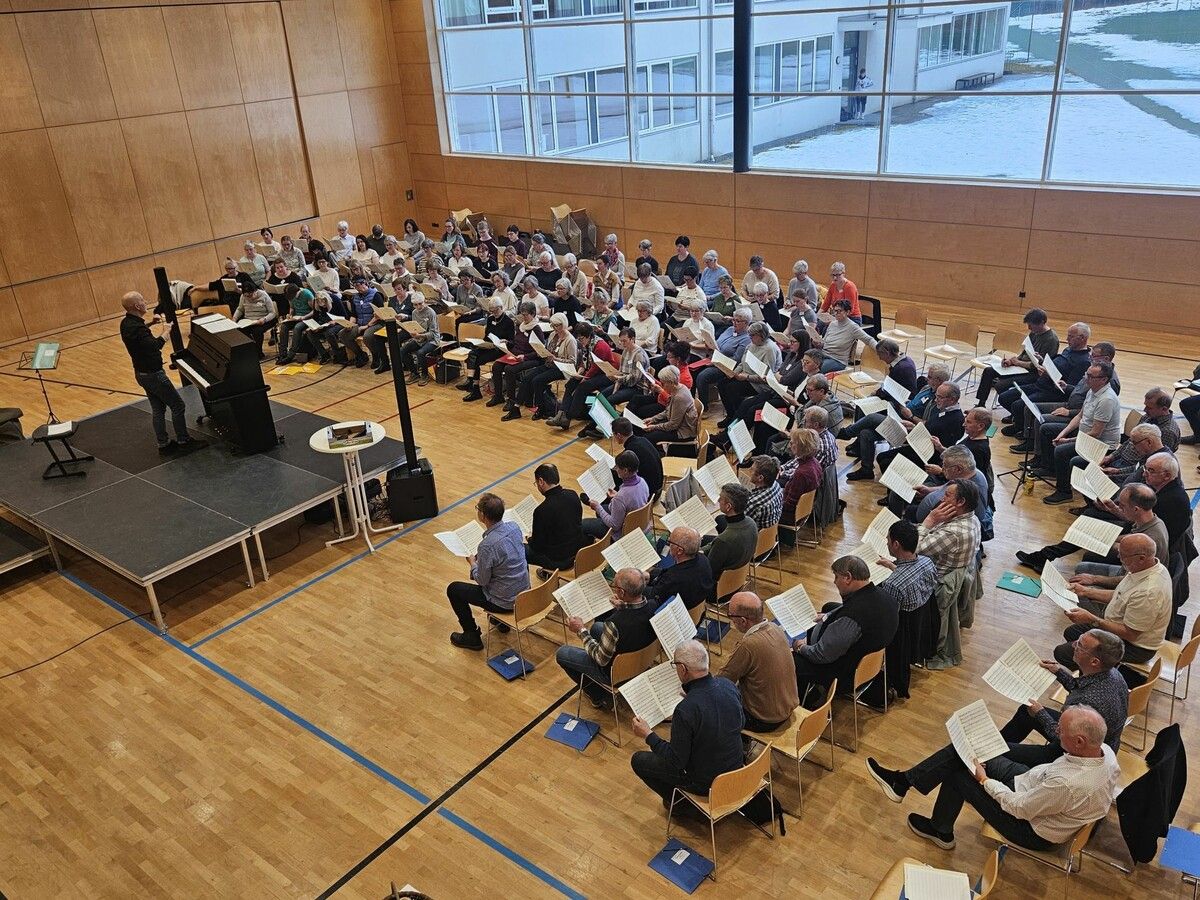Motivierte Chormitglieder aus dem Bregenzerwald beteiligten sich am zweitägigen Singseminar.⇒ME (2)