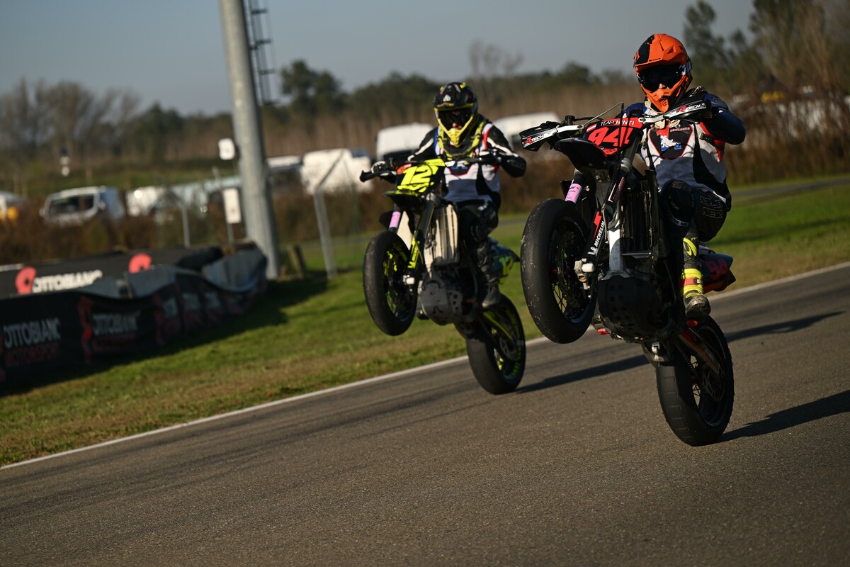 Nico (l.) und Lean Hinteregger haben früh ihre Leidenschaft für den Motorradsport entdeckt.⇒Privat
