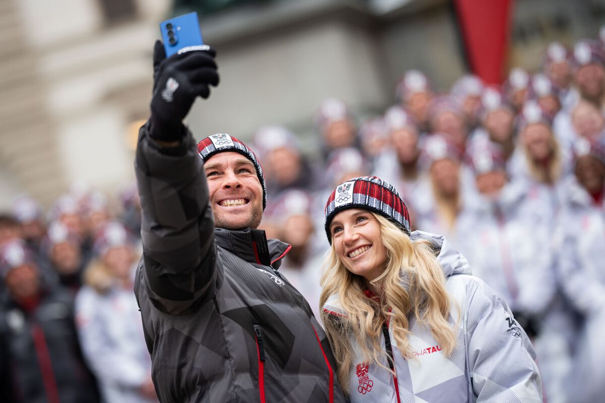 Österreichs Snowboard-Legenden Anna Gasser und Benjamin Karl werden die rot-weiß-rote Fahne im Mailander San Siro-Stadion tragen.⇒apa