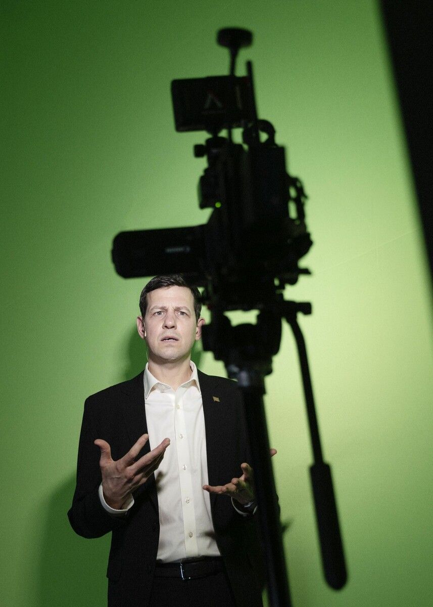 Ole Lagerpusch spricht den „Monolog eines Faschisten“.⇒Armin Smailovic