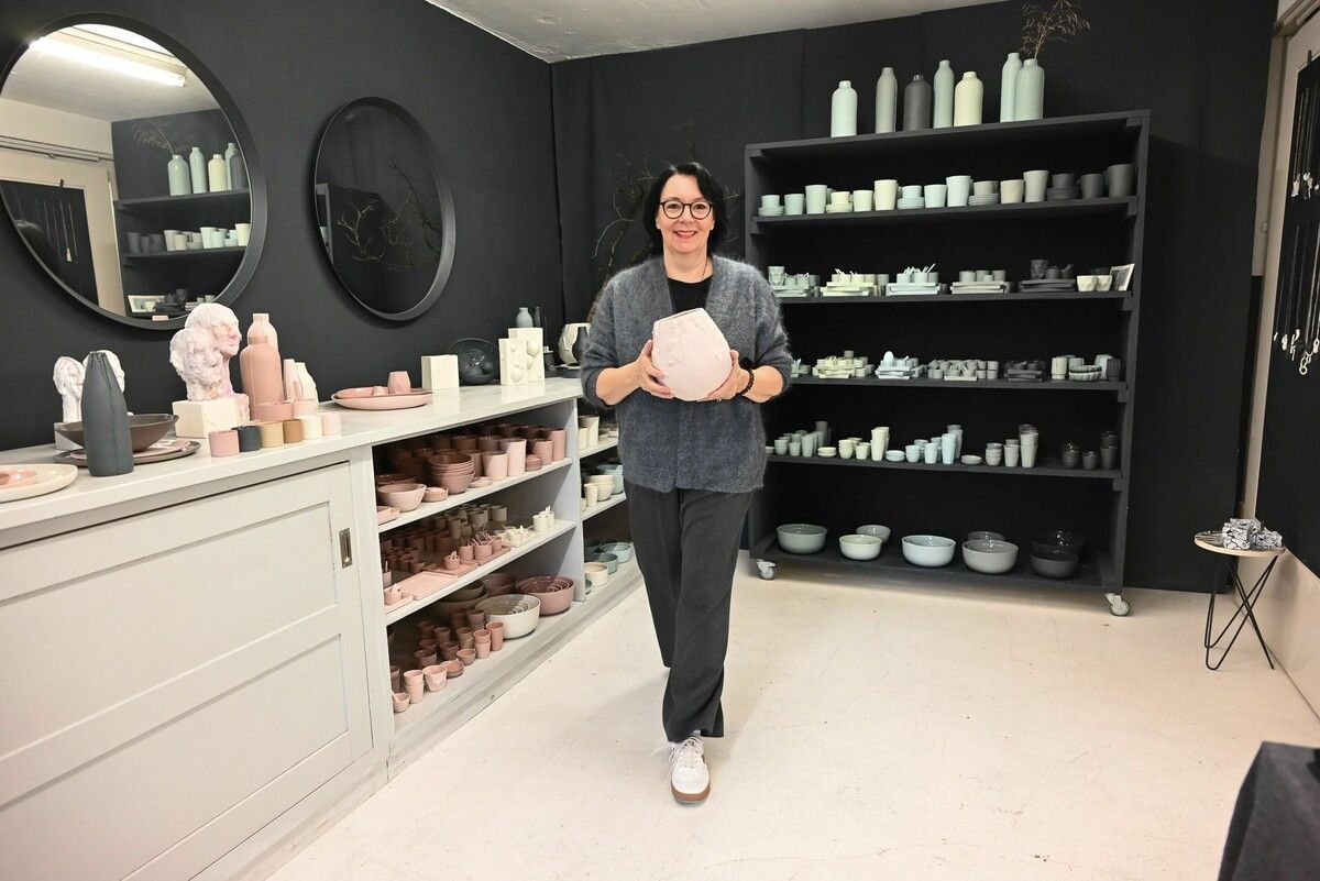 Patsy Grabher-Fenkart betreibt ihre eigene Porzellan-Manufaktur in Lustenau.⇒privat (4)