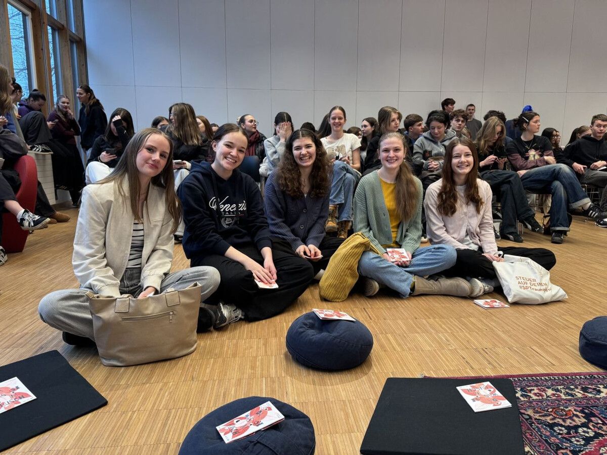 Paula Schuler, Leonie Kaufmann, Lorena Denifl, Anna Haim und Lea Dorner vom Marienberg. ⇒Dominique Sohm (5)