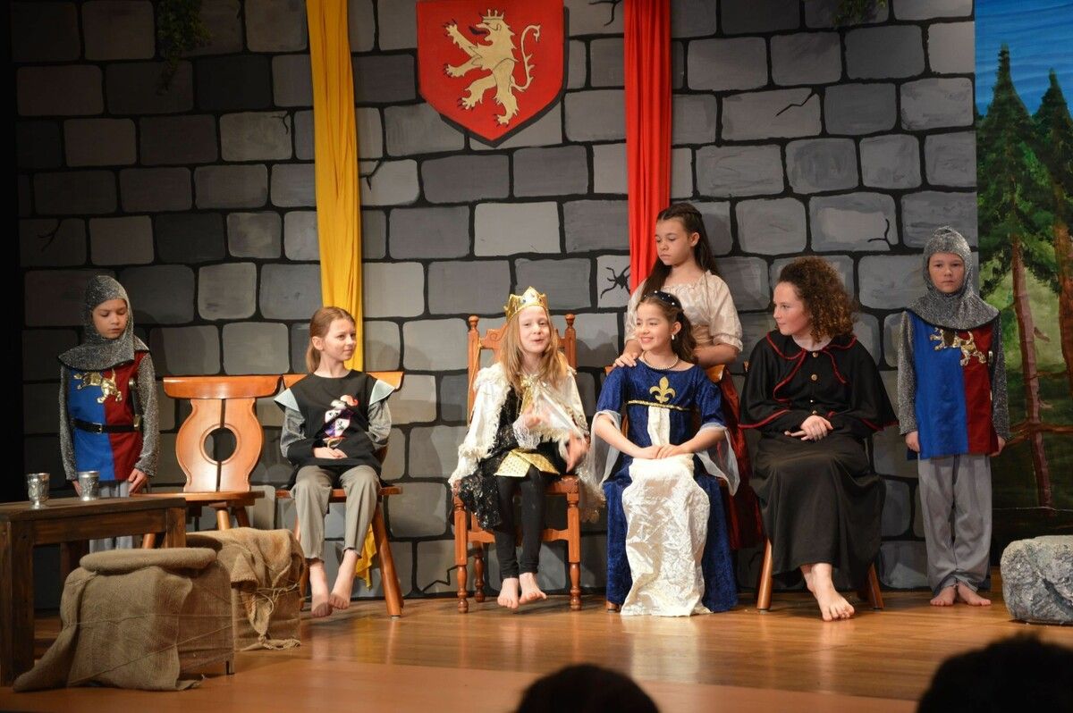 Prinz John empfängt Lady Marian am Königshof.⇒Veronika Hofer (3)