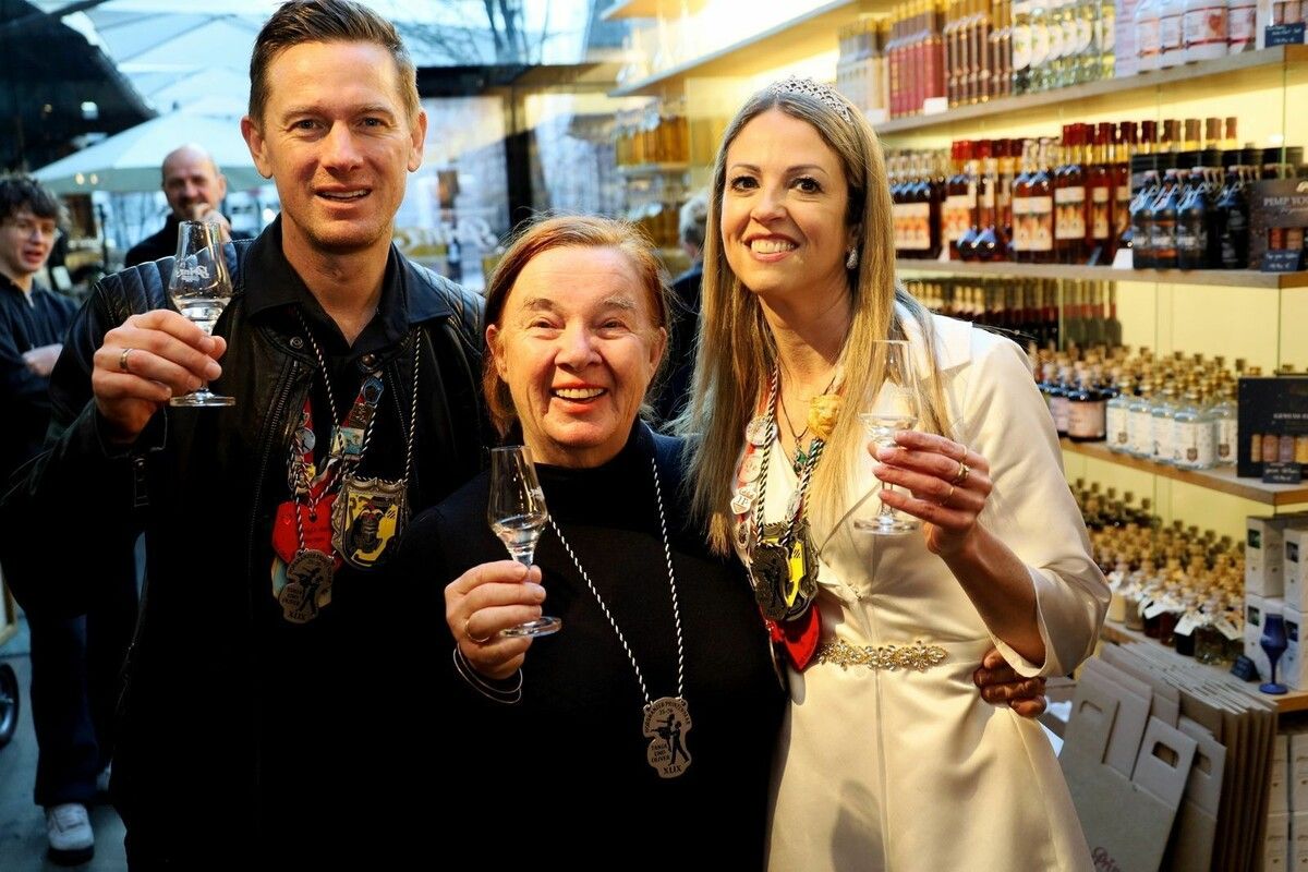 Prinz Oliver, Christa Prinz (Fa. Prinz) und Prinzessin Tanja (v. l. n. r.).