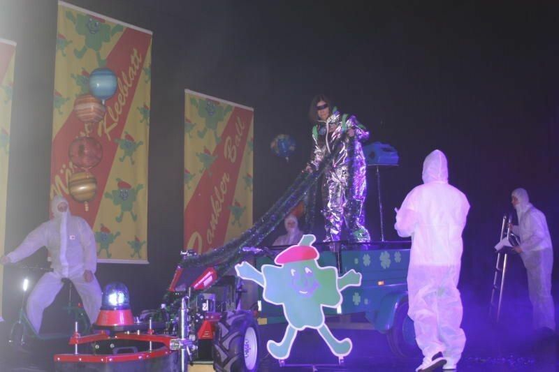 Rankweils Bürgermeisterin Katharina Wöß-Krall eröffnete spektakulär den 41. Rankler Ball im Vinomnasaal.⇒vn/tk (3)