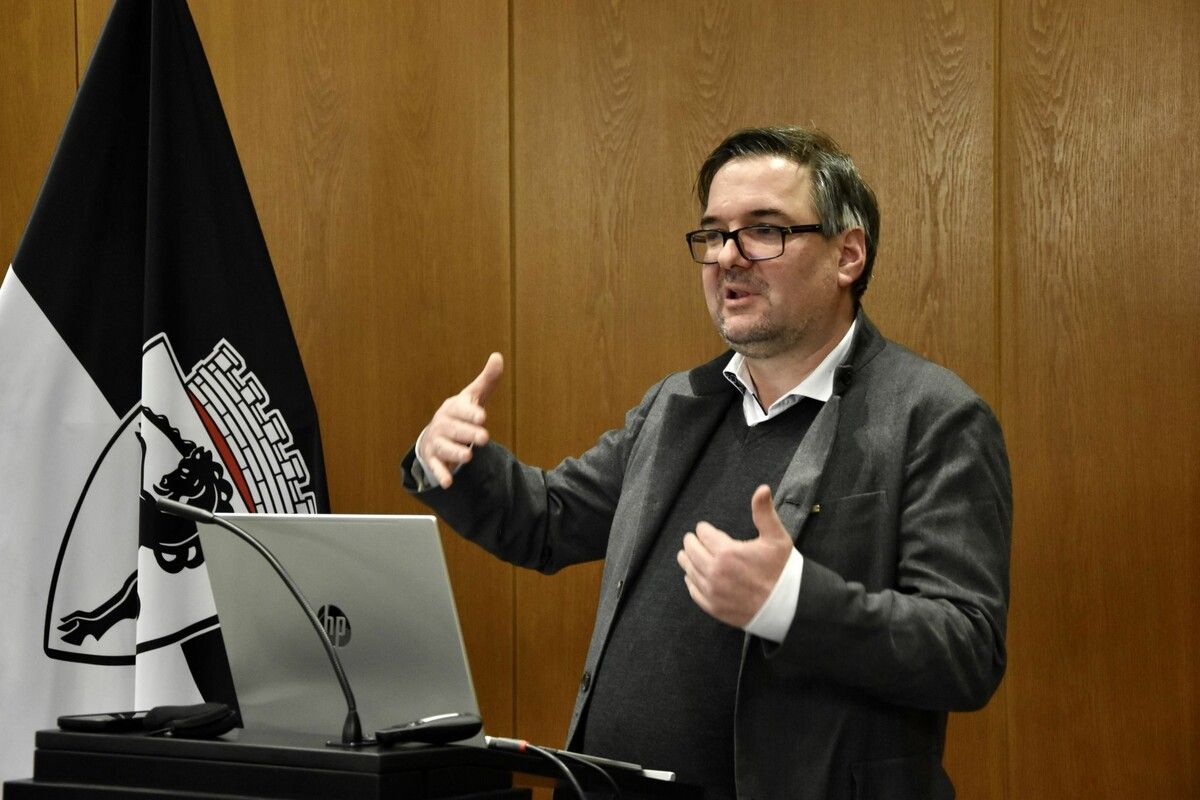 Referent: Christof Thöny.⇒Gerhard Scopoli