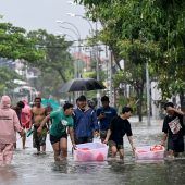 Bali versinkt im Regenchaos – ­Touristenorte werden evakuiert