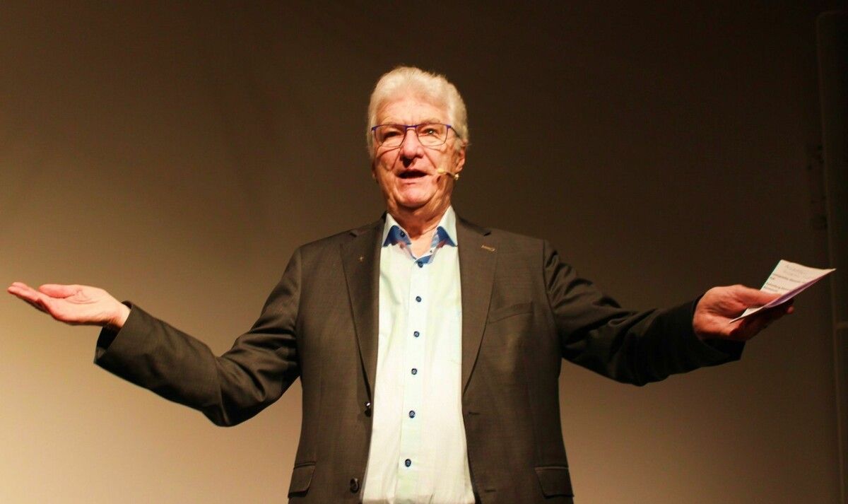 Rudl Bischof: „Der Herr sei mit euch“ – in Amerlügen antwortete darauf vor vielen Jahren auch eine Kuh, die neugierig in die Kapelle äugte, mit einem herzhaften „Muh…!“ ⇒STP (3)