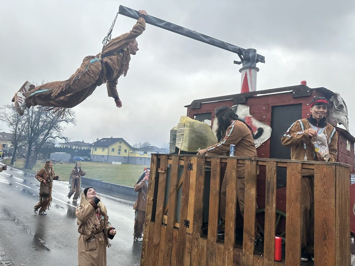 Spektakuläre Bilder im Meininger Umzug.⇒VN/TK (2)