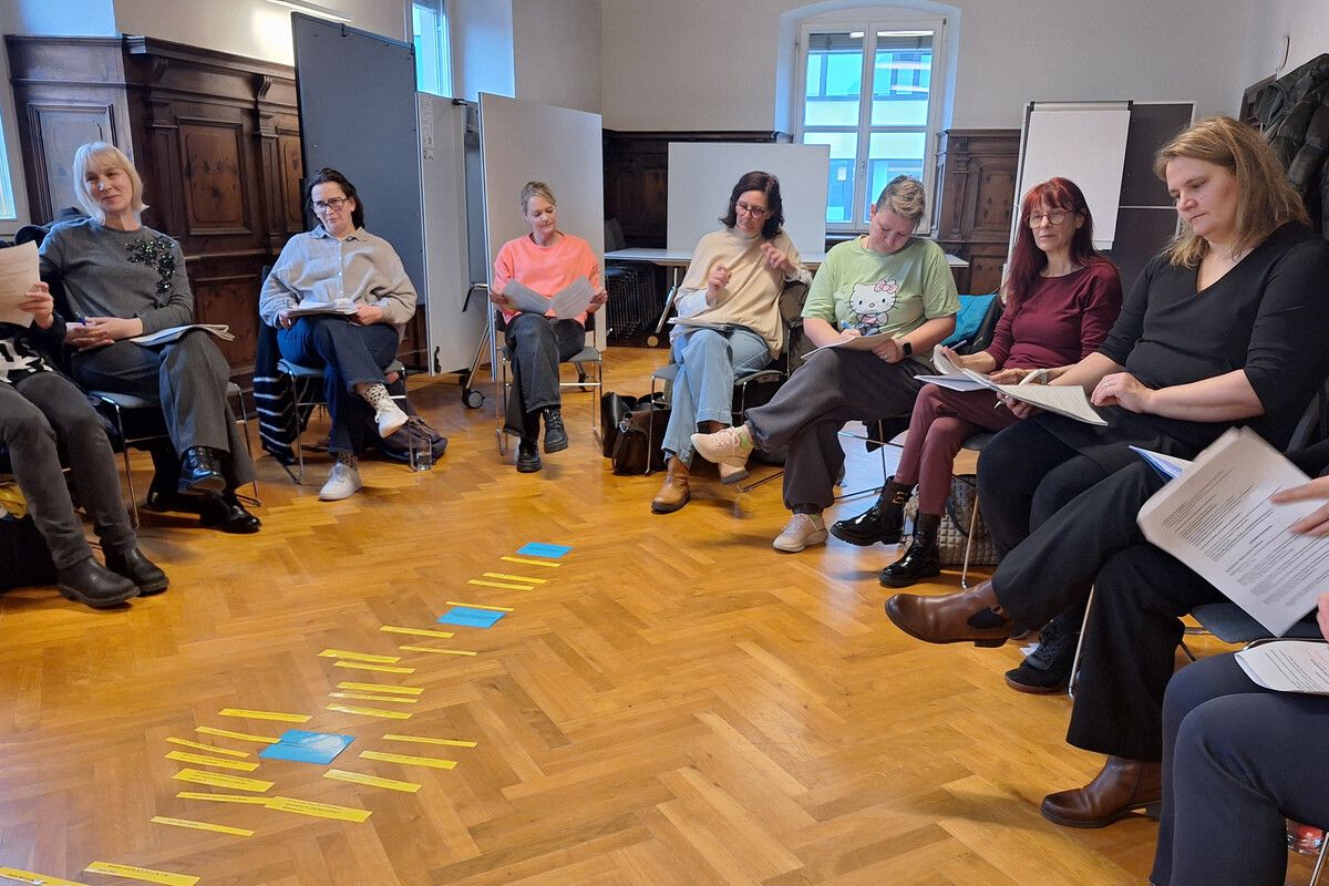 Spielgruppenleiterinnen informierten sich über Sprachförderung.⇒Stadt