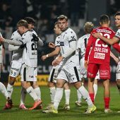 Auftakt gegen die „Wundertüte“