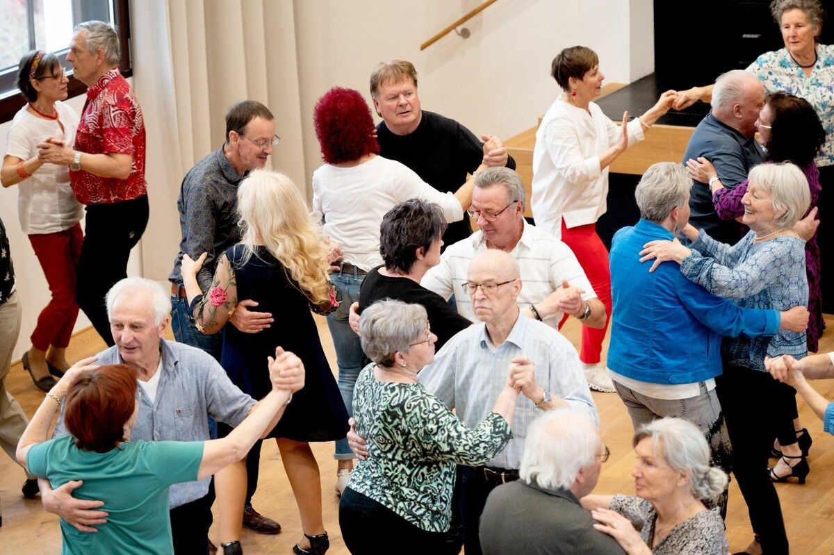 Tanznachmittag für Senioren im Vereinshaus. ⇒Gemeinde