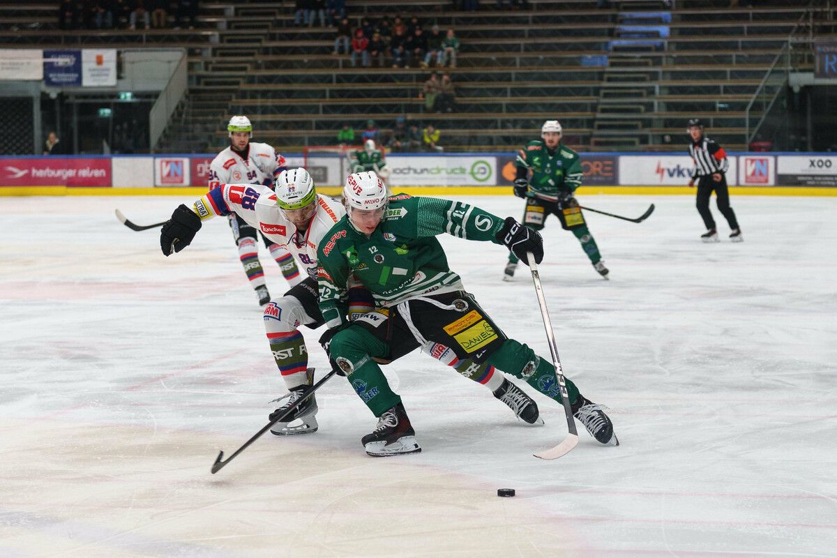 Toivo Laaksonen und der EC Bregenzerwald stemmen sich gegen das vorzeitige Saison-Aus und wollen ins Pre-Play-off einziehen.⇒VN/STiplovsek