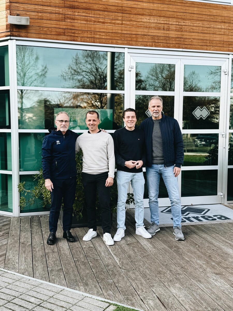 Treffen vor Ort in Parma, von links: Bruno Piazza (Export Manager DACH Erreà), Vincent Baur, Patrick Grabher, Stefan Lind (Geschäftsführer Sportfreunde GmbH).⇒austria