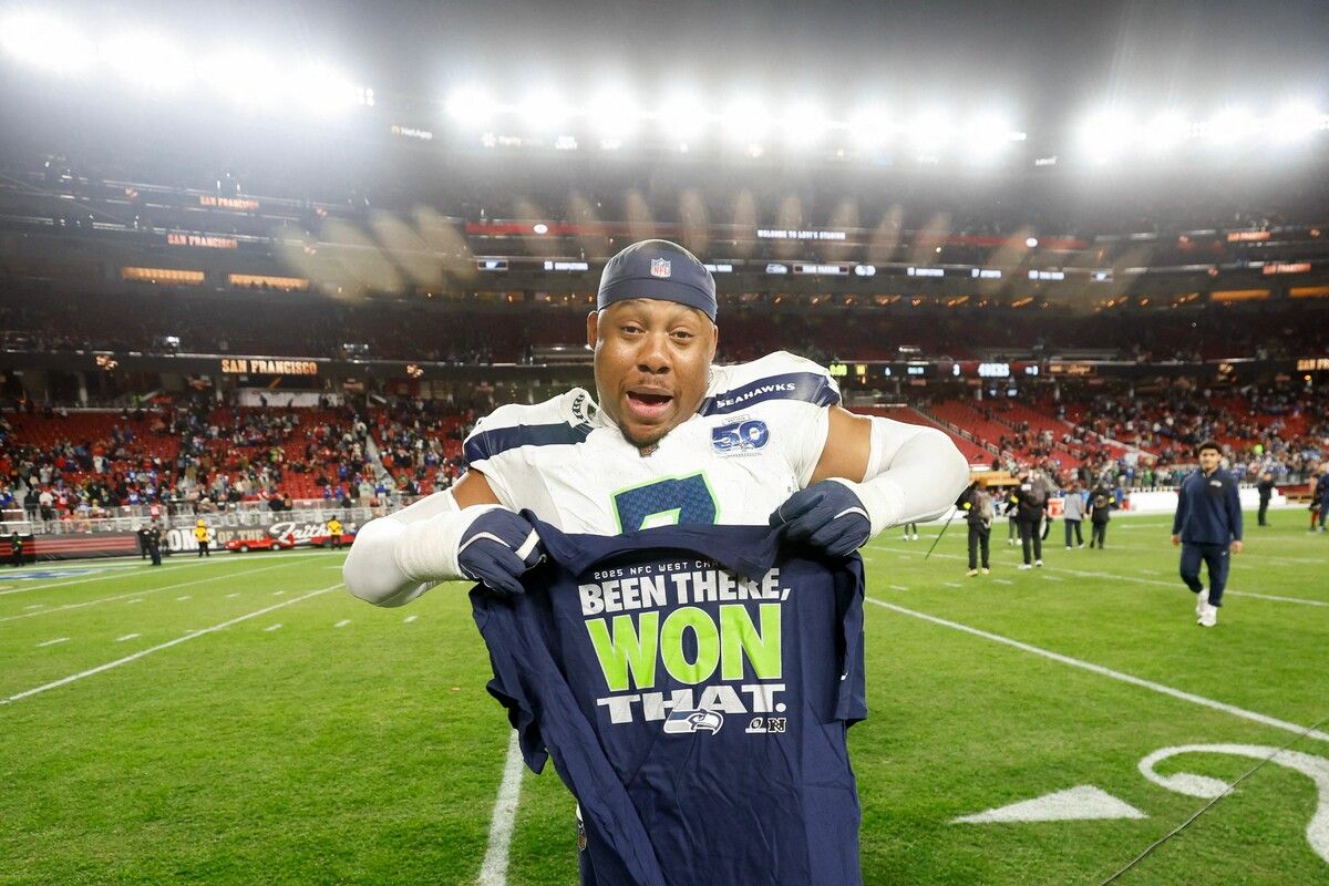 Uchenna Nwosu, Outside Linebacker der Seattle Seahawks, jubelt über die Rückkehr in das Levi‘s Stadium, nachdem man im Jänner die 49ers zweimal besiegte.⇒apa