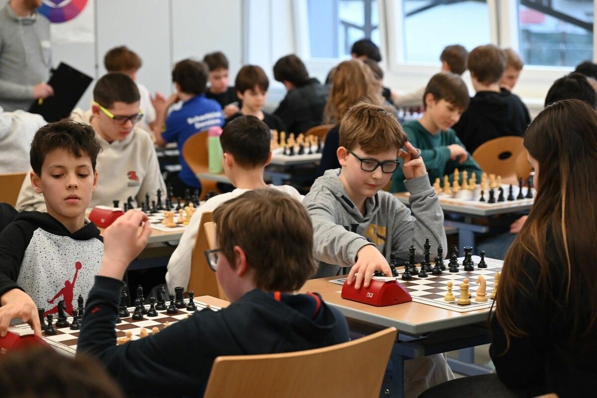 Über 150 Kinder und Jugendliche spielten am Wochenende in der Mittelschule Rheindorf Schach gegeneinander.⇒Bernadette von Sontagh (4)