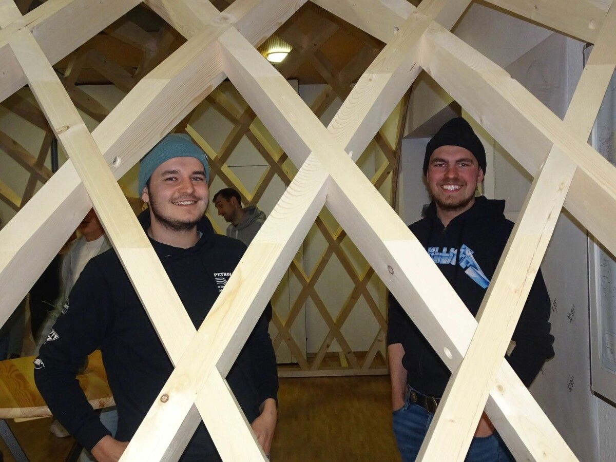 Viele Gäste waren gekommen, um die spektakulären Bauwerke zu bewundern. ⇒CTH (3)