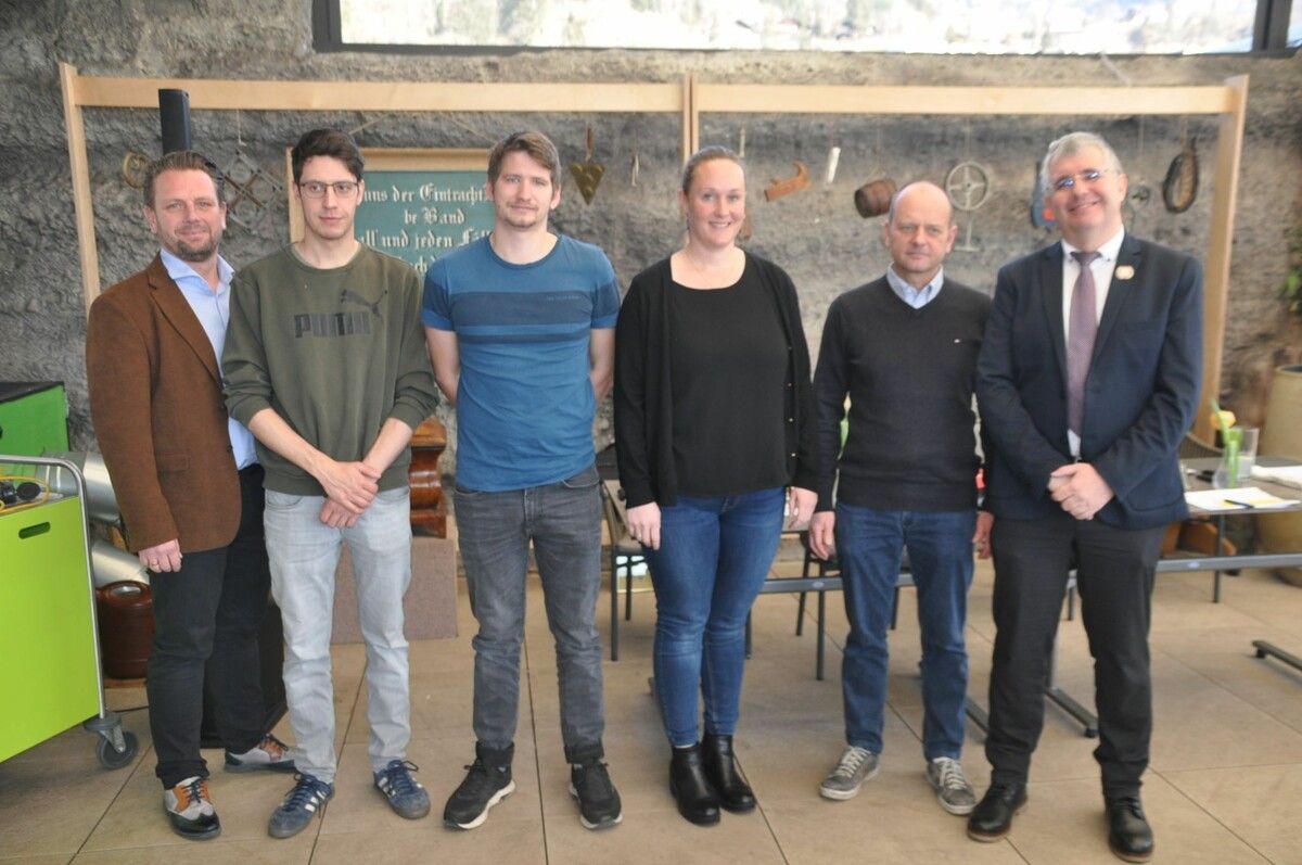 v.l.: Bmst. Roland Köfler mit den Neuaufnahmen Elias Müller, Lukas Tschann, Anna-Katharina Hammerer, Martin Küng, und Bmst. Christian Heim.