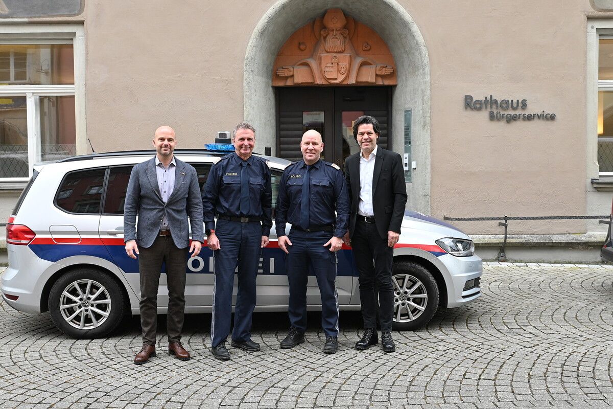 v.l.: Stadtamtsdirektor Christian Müller, Alt-Kommandant Herbert Lins, Stadtpolizei-Kommandant Arno Vögel und Bürgermeister Manfred Rädler.