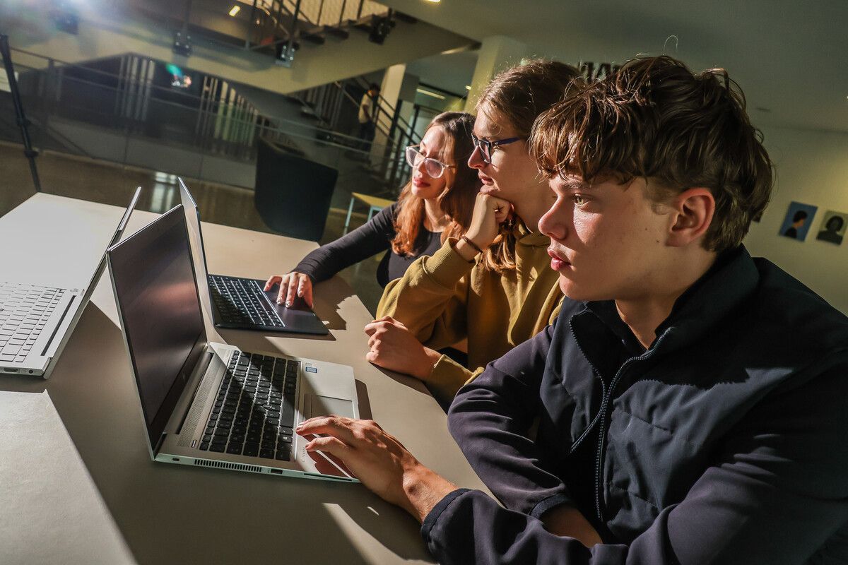 ⇒
              VN/Steurer