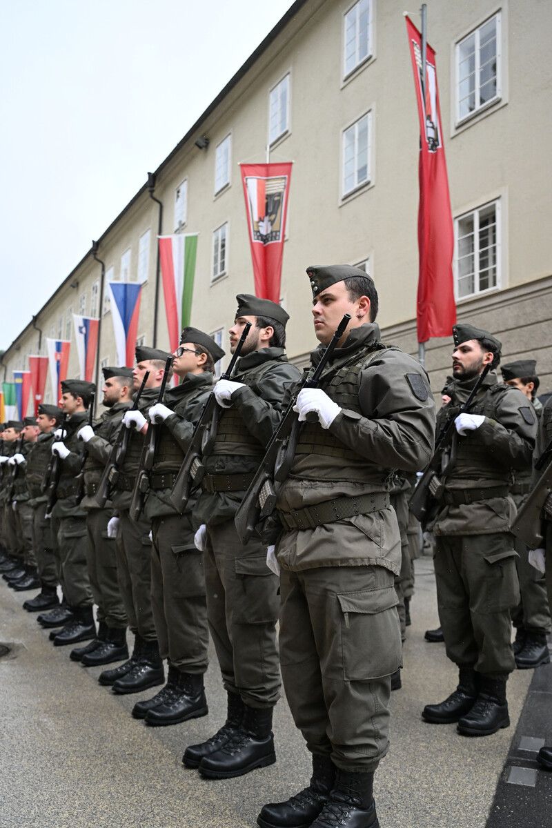 Während die Diskussion läuft, hat das Bundesheer bereits zugelegt. ⇒APA/Gindl