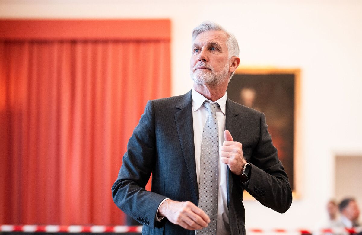 Walter Meischberger verbüßt seine Strafe mit Fußfessel.⇒APA/Hochmuth