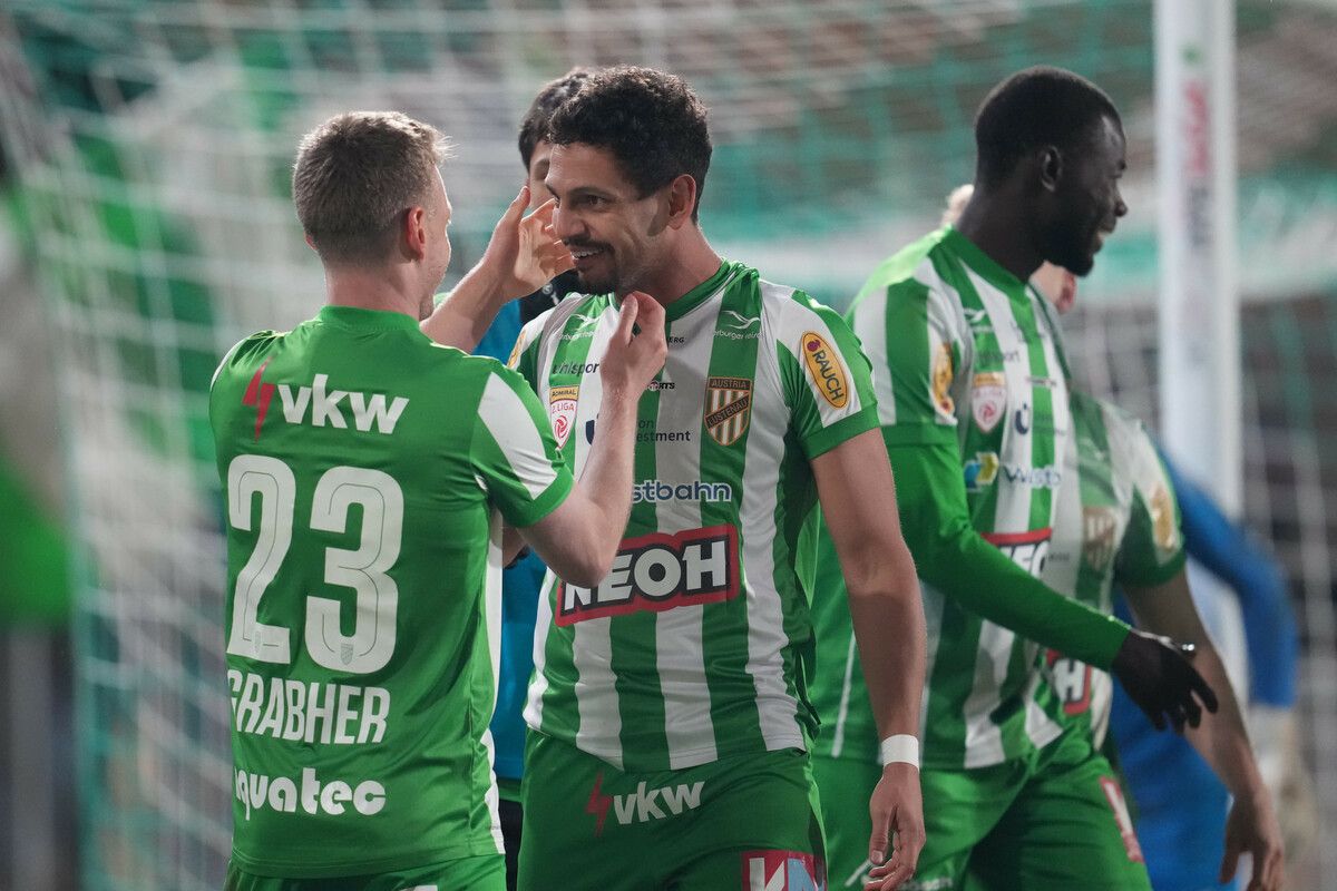 Zwei Torschützen unter sich. William erzielte das zwischenzeitliche 1:0, Jubilar Pius Grabher machte den 2:1-Siegtreffer in der 93. Minute.⇒gepa