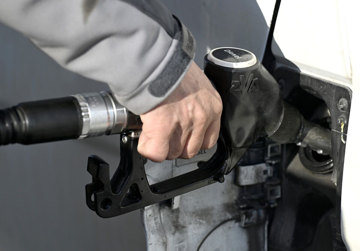 Am Dienstag soll das Gesetz zur Spritpreisbremse im Wirtschaftsausschuss im Parlament besprochen werden. Noch sind viele Details offen. ⇒APA/Harald Schneider