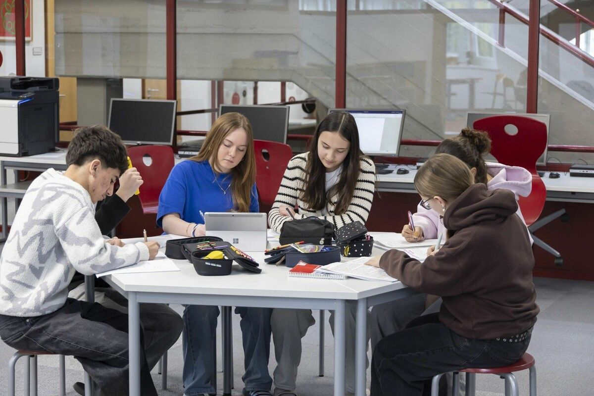An der Mittelschule (MS) Rheindorf treffen unterschiedliche Bildungsniveaus aufeinander.