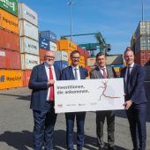 Ein dritter Kran für das Güterterminal