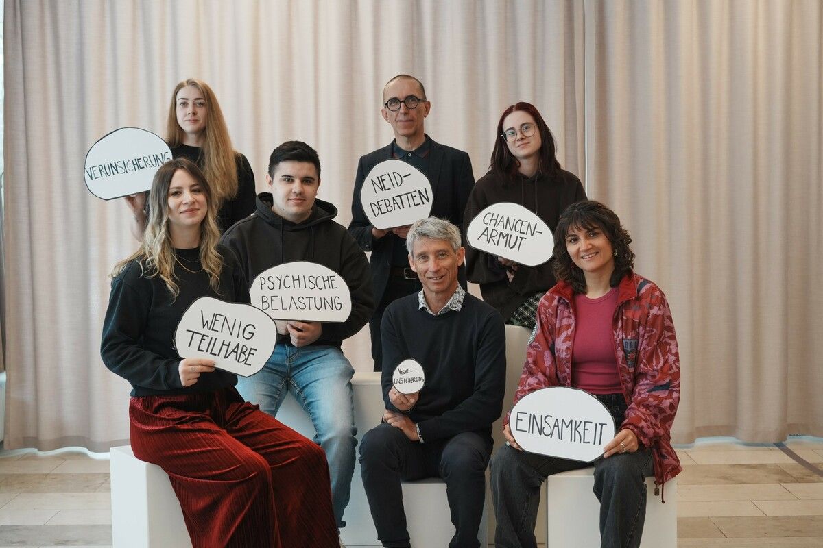 Armut zeigt viele Facetten von Unsicherheit bis Einsamkeit und macht sichtbar, wie tief soziale Folgen in den Alltag hineinreichen.⇒