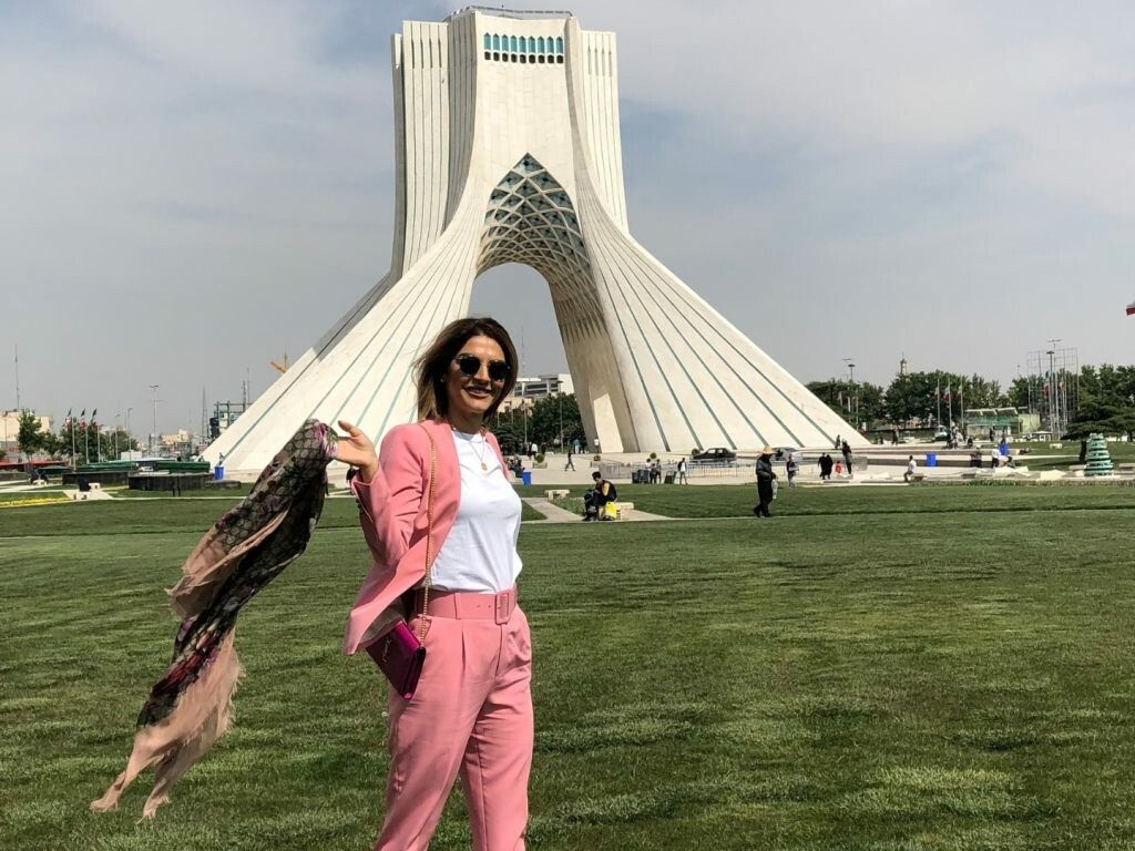 Asal am Freiheitsturm in Teheran. ⇒ZvG/VOL.AT