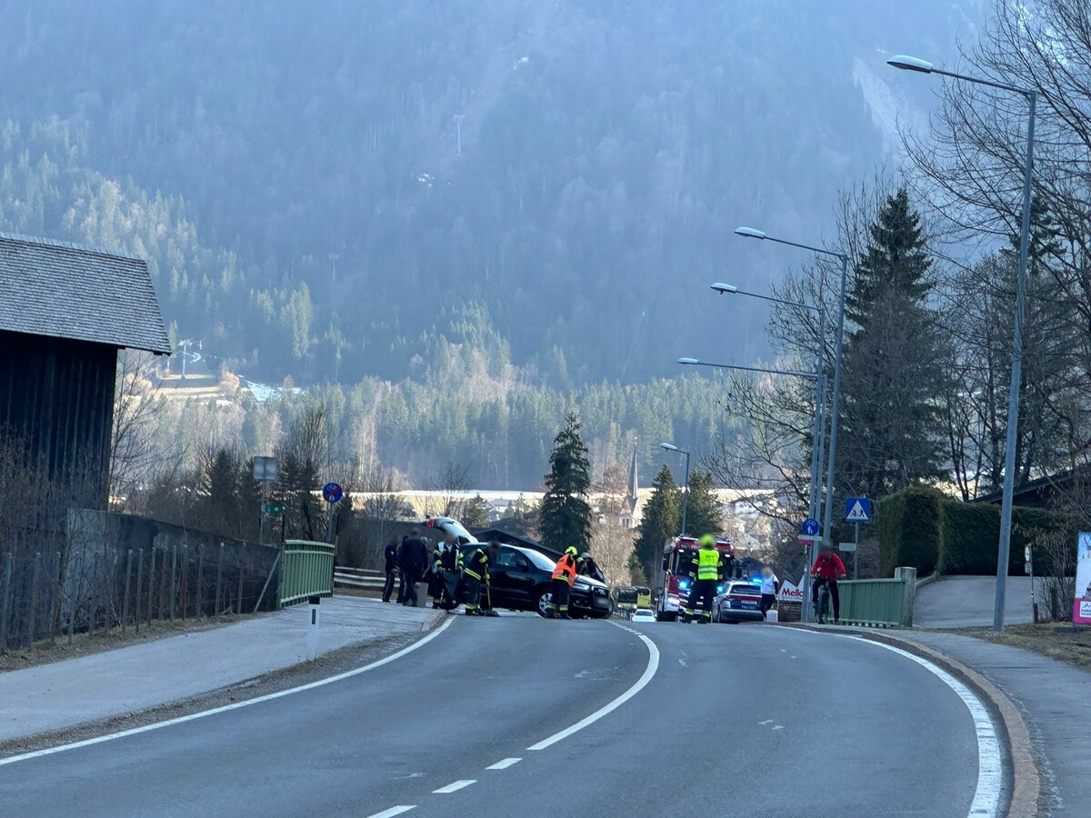 Bei einem Verkehrsunfall in Mellau sind am Dienstagnachmittag drei Personen verletzt worden. ⇒VOL.AT/Mayer