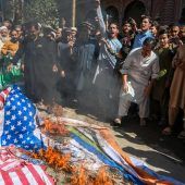 Proteste trotz Luftangriffen im Iran