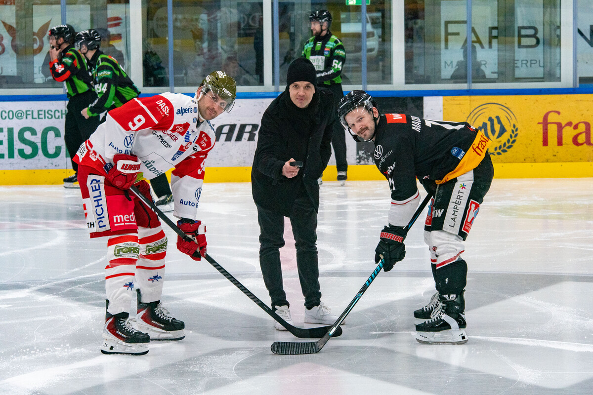 Beim Saisonabschluss der Pioneers fiel für den verletzten Daniel Woger der letzte Puck. Der 38-Jährige beendet nach 100 Einsätzen für die Feldkircher seine Profikarriere. ⇒rothmund