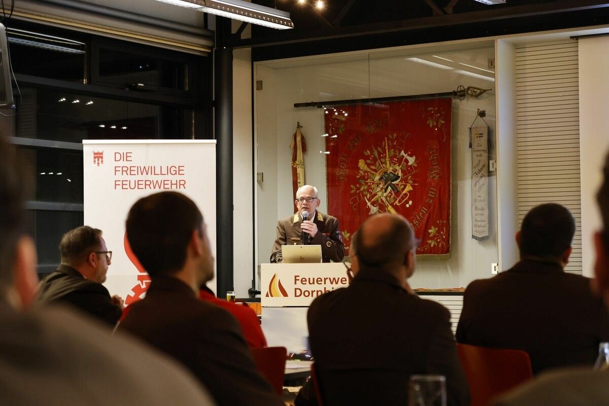 Bezirksfeuerwehrinspektor Martin Kisser präsentierte beeindruckende Zahlen der Feuerwehren im Bezirk Dornbirn.Feuerwehr