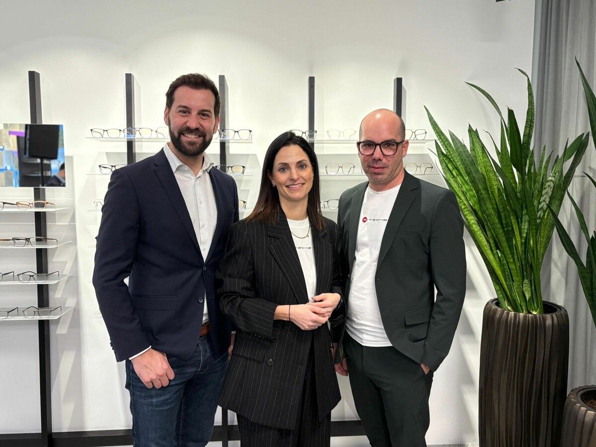 Bgm. Simon Tchann mit Jennifer und Simon Bitsche.⇒ Stadt Bludenz