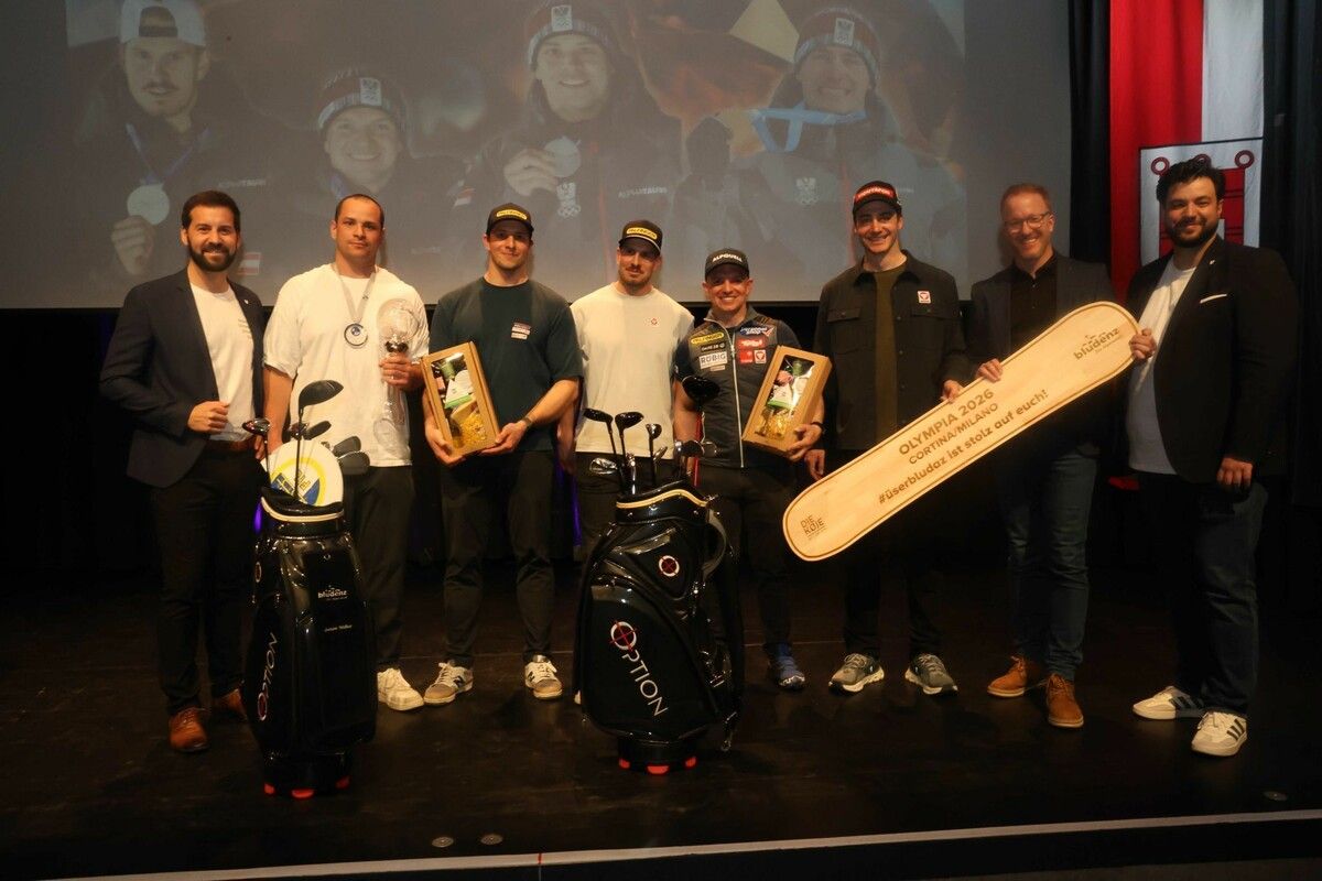 Bgm. Simon Tschann, Jonas und Bruder Yannick Müller, Thomas Steu, Wolfgang Kindl, Alessandro Hämmerle, LR Christian Gantner und Stadtrat Cenk Dogan.⇒ame (3)