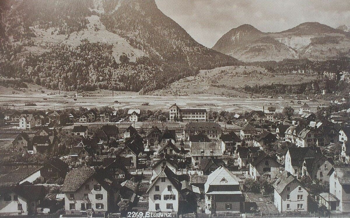 Bludenz mit Welschem Viertel und der Uhrenfabrik Plangg & Pfluger um 1940.⇒stadtarchiv bludenz (2)