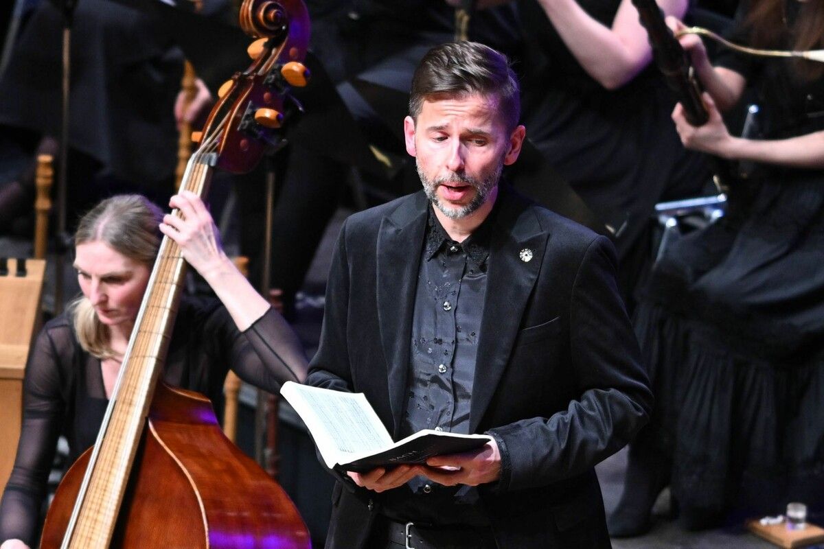 Daniel Johannsen war als Evangelist großartig: farbig, mit feinsten Nuancen, dramatischen Impulsen und einer makellosen Stimme.⇒Rheintaler Bachchor (2)